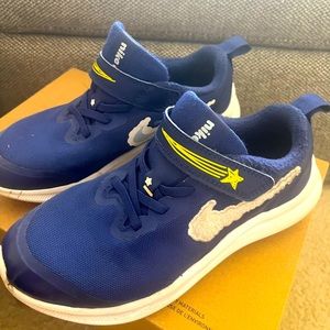 Not for sale…. Nike Velcro sz 3